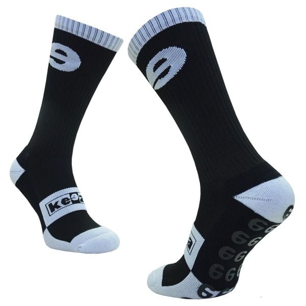 Skarpety antypoślizgowe KEEZA 2.0 Junior. Czarne skarpetki KEEZA, bez wzorów. Za 41.00 zł.