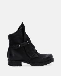 SKÓRZANE BOTKI DAMSKIE A50215P NERO. Botki Venezia, bez wzorów, ze skóry, bez obcasa, bez zapięcia. Za 789.00 zł.