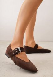 Ciemnobrązowe Balerinki Vices w Krowie Łaty ze Skórzaną Wkładką i Szerokim Paskiem ze Sprzączką Rilucea. Brązowe baleriny Born2be, bez wzorów, z jeansu, rockowe, bez obcasa, na płaskiej podeszwie, bez zapięcia. Za 79.99 zł.