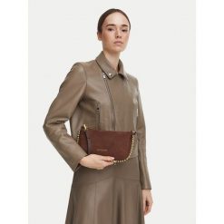Torebka LOVE MOSCHINO. Brązowe torebki klasyczne Love Moschino, bez wzorów, klasyczne, bez dodatków. Za 679.99 zł.