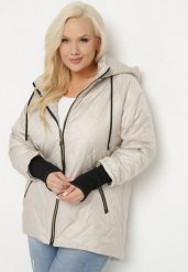 Jasnobeżowa Kurtka Pikowana z Odpinanym Kapturem z Dłuższym Tyłem Rivselia. Szare kurtki Born2be, na zimę, xl, z aplikacjami. Za 169.99 zł.
