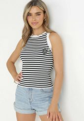 Biało-Czarny Top w Paski z Broszką Duzette. Białe topy Born2be, z aplikacjami, z tkaniny, eleganckie, bez kołnierzyka, bez ramiączek. Za 119.99 zł.