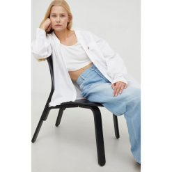 Levi's koszula bawełniana damska kolor biały relaxed z kołnierzykiem klasycznym. Białe koszule Levi's, l, bez wzorów, z bawełny, klasyczne, bez kołnierzyka, bez ramiączek. W wyprzedaży za 279.99 zł.
