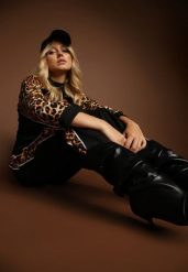Czarny Komplet Dresowy z Panterkowymi Wstawkami Bluza i Spodnie Wide Leg Redrie. Czarne bluzy Renee, l, z aplikacjami, z dresówki, bez ramiączek, bez kaptura. Za 79.99 zł.