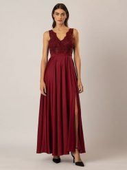 APART Sukienka w kolorze bordowym rozmiar: 40. Czerwone sukienki Apart, bez wzorów, z koronki, bez kołnierzyka, bez ramiączek, maxi. Za 201.55 zł.