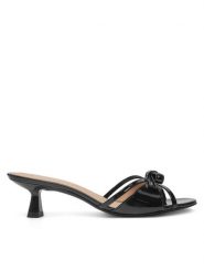 Stuart Weitzman Klapki Felicyty Solide SK118 Czarny. Czarne klapki Stuart Weitzman, bez wzorów, z lakierowanej skóry, bez obcasa, na słupku, bez zapięcia. Za 1,799.00 zł.