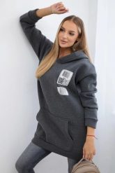 Bluza z kapturem z naszywkami grafitowa. Szare bluzy KESI, l, z aplikacjami, z bawełny, bez ramiączek, z kapturem. Za 278.10 zł.