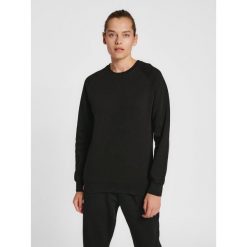 Bluza damska Hummel Red Classic. Czarne bluzy z kapturem Hummel, xl, bez wzorów, z bawełny, bez kaptura, na fitness i siłownię. Za 229.50 zł.