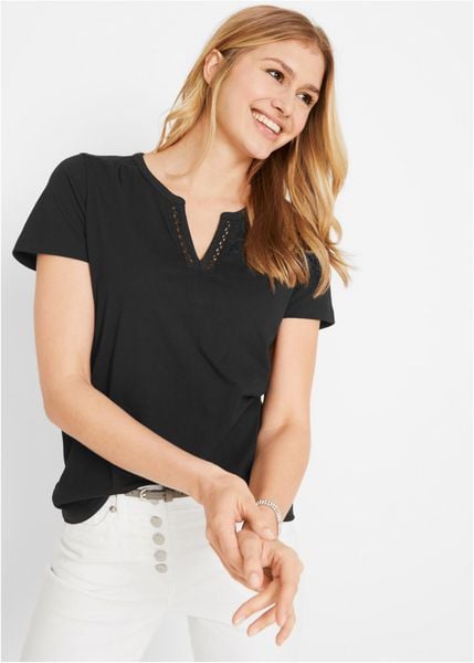 T-shirt z dekoracyjnym dekoltem. Czarne t-shirty bonprix, bez wzorów, z bawełny, bez kołnierzyka, bez ramiączek. Za 59.99 zł.