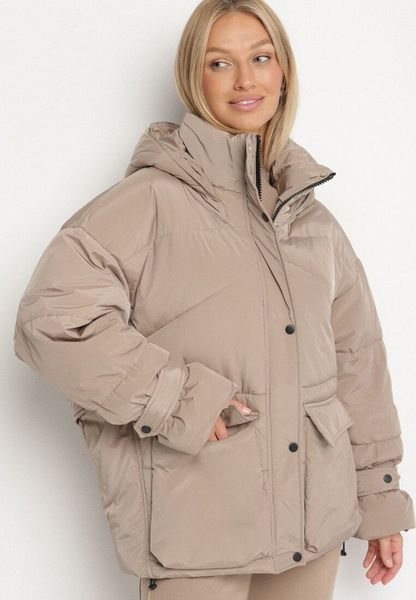 Beżowa Pikowana Kurtka Oversize z Kapturem i Paskami przy Rękawach Unitessa. Brązowe kurtki Born2be, bez wzorów, z jeansu, z kapturem. Za 279.99 zł.
