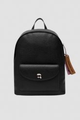 KARL LAGERFELD Czarny plecak damski Ikon Pebble. Czarne plecaki KARL LAGERFELD, bez wzorów, ze skóry ekologicznej, bez dodatków. W wyprzedaży za 570.99 zł.