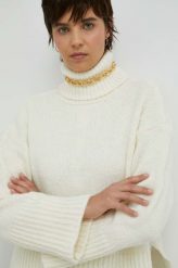 Mustang sweter z domieszką wełny damski kolor beżowy z golfem. Brązowe swetry Mustang, l, bez wzorów, z dzianiny, bez ramiączek. W wyprzedaży za 194.99 zł.