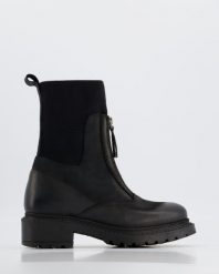 BOTKI Z NUBUKU MA426 NAB NERO. Botki Venezia, bez wzorów, z nubiku, bez obcasa, bez zapięcia. Za 319.00 zł.