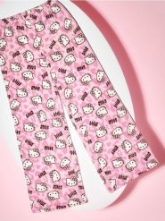 Spodnie polarowe od piżamy Hello Kitty - różowy. Czerwone piżamy Sinsay, l, bez wzorów, z polaru, bez kołnierzyka, bez ramiączek. Za 29.99 zł.