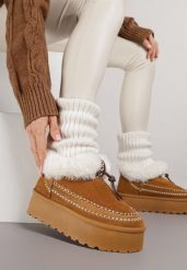 Brązowe Śniegowce na Grubej Podeszwie z Ozdobnymi Przeszyciami i Futerkiem Lindera. Brązowe śniegowce Born2be, bez wzorów, z jeansu, bez zapięcia. Za 109.99 zł.