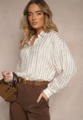 Biała Koszula z Lnu i Wiskozy o Kroju Oversize w Metaliczne Paski Velirna. Białe koszule Renee, bez wzorów, z jeansu, eleganckie, bez kołnierzyka, bez ramiączek. W wyprzedaży za 67.99 zł.