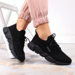 Białe Siateczkowe Buty Sportowe Sneakersy na Podeszwie z Tłoczeniami Finloti. Białe buty sportowe lifestyle Renee, z aplikacjami, z jeansu, eleganckie, bez zapięcia. W wyprzedaży za 63.99 zł.