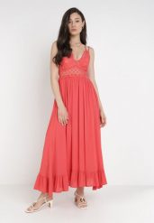 Czerwona Sukienka Coridoe. Czerwone sukienki Born2be, l, w ażurowe wzory, z koronki, bez kołnierzyka, bez ramiączek, maxi, rozkloszowane. Za 269.99 zł.