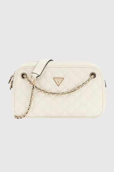 GUESS Biała kopertówka damska Giully. Białe kopertówki Guess, z aplikacjami, ze skóry ekologicznej, bez dodatków. W wyprzedaży za 414.99 zł.