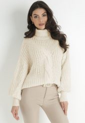 Jasnobeżowy Golf Z Wełną Volynore. Brązowe swetry Born2be, na zimę, z aplikacjami, z dzianiny, retro, bez ramiączek. W wyprzedaży za 152.99 zł.