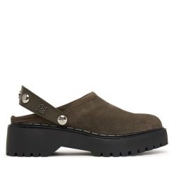 Klapki Guess. Brązowe klapki Guess, z aplikacjami, bez obcasa, bez zapięcia. Za 584.99 zł.