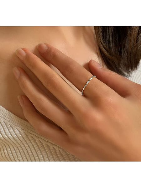 Les Petites Précieuses Srebrny pierścionek z diamentem rozmiar: 58. Szare pierścionki Les Petites Précieuses, z diamentem, srebrne. Za 100.75 zł.