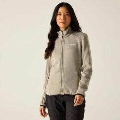 Polar damski rozsuwany Newhill. Białe bluzy z polaru Regatta, bez wzorów, z dzianiny. W wyprzedaży za 169.99 zł.