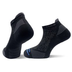 Skarpety do biegania Teko ecoRUN Low Cut Light Half Cushion 2.0. Czarne skarpetki TEKO, bez wzorów. Za 35.00 zł.