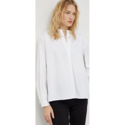 Marc O'Polo bluzka damska kolor biały gładka. Białe bluzki Marc O'Polo, bez wzorów, z bawełny, bez kołnierzyka, bez ramiączek. W wyprzedaży za 299.99 zł.