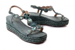 ALMA EN PENA V23571 suede jade, sandały damskie. Zielone sandały Alma En Pena, bez wzorów, bez obcasa, na koturnie, bez zapięcia. Za 574.90 zł.