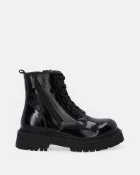 CZARNE LAKIEROWANE WORKERY 266903 100 BLACK. Czarne botki Venezia, bez wzorów, z lakierowanej skóry, bez obcasa, bez zapięcia. Za 349.00 zł.