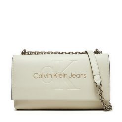 Torebka Calvin Klein Jeans. Kopertówki Calvin Klein Jeans, bez wzorów, z jeansu, bez dodatków. Za 329.99 zł.