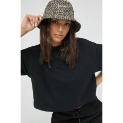HUGO t-shirt bawełniany kolor czarny. Czarne t-shirty Hugo, bez wzorów, z bawełny, bez kołnierzyka, bez ramiączek. W wyprzedaży za 209.99 zł.