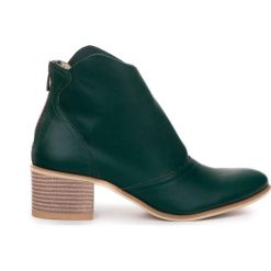 Botki kwobojki na 5 cm klocku - skóra naturalna - model 483 - kolor zielony. Zielone botki Zapato, bez wzorów, z jeansu, biznesowe, bez obcasa, na obcasie, bez zapięcia. Za 419.00 zł.