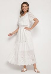 Biała Bawełniana Sukienka Boho o Rozkloszowanym Kroju Zdobiona Haftem Efrissea. Białe sukienki Born2be, na imprezę, m, z aplikacjami, z bawełny, boho, bez kołnierzyka, bez ramiączek, maxi, kopertowe. W wyprzedaży za 118.99 zł.