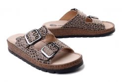 Dr. Brinkmann 701046-00 leo, klapki damskie. Brązowe klapki Dr. Brinkmann, bez wzorów, ze skóry, bez obcasa, bez zapięcia. Za 269.90 zł.