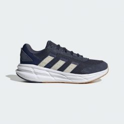 Buty Astrastar. Brązowe buty do biegania adidas, bez wzorów, bez zapięcia, do biegania. Za 299.00 zł.
