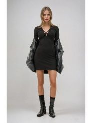 Weekday Sukienka w kolorze czarnym rozmiar: M. Czarne sukienki Weekday, m, bez wzorów, bez kołnierzyka, bez ramiączek, mini. Za 56.93 zł.