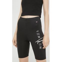 Tommy Jeans szorty damskie kolor czarny z nadrukiem high waist. Czarne szorty Tommy Jeans, bez wzorów, z dzianiny. W wyprzedaży za 159.99 zł.