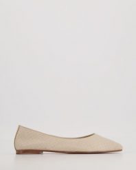BALERINY DAMSKIE 22213-1 CREMA. Baleriny Venezia, bez wzorów, ze skóry, bez obcasa, bez zapięcia. Za 179.00 zł.
