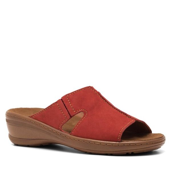 Klapki Go Soft. Czerwone klapki GO SOFT, bez wzorów, bez obcasa, bez zapięcia. Za 199.99 zł.