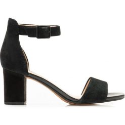 Clarks Sandały Clarks Deva Mae 26127568. Sandały Clarks, bez wzorów, bez obcasa, bez zapięcia. Za 284.90 zł.