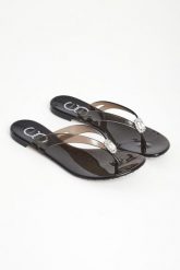 Klapki damskie z cyrkoniami CESARE CASADEI. Klapki CESARE CASADEI, bez wzorów, bez obcasa, bez zapięcia. Za 799.00 zł.