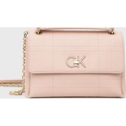 Calvin Klein torebka kolor różowy. Czerwone listonoszki Calvin Klein, bez wzorów, na ramię, bez dodatków. Za 799.99 zł.