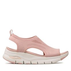 Sandały Skechers. Czerwone sandały Skechers, bez wzorów, bez obcasa, na koturnie, bez zapięcia. Za 199.99 zł.