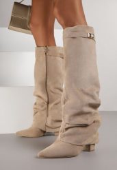 Ciemnobeżowe Kozaki na Słupku z Marszczoną Cholewką Imitującą Nogawkę Rittia. Brązowe kozaki Born2be, bez wzorów, z jeansu, biznesowe, bez obcasa, na obcasie, bez zapięcia. Za 169.99 zł.