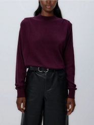 Sweter z zakładkami na ramionach - ciemnofioletowy. Fioletowe swetry Reserved, l, bez wzorów, z dzianiny, bez ramiączek. W wyprzedaży za 69.99 zł.