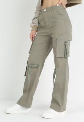 Ciemnozielone Jeansy Cargo z Szerokimi Kieszeniami Zhuni. Zielone jeansy Born2be, l, z aplikacjami, z jeansu, klasyczne, z podwyższonym stanem, długie. Za 149.99 zł.