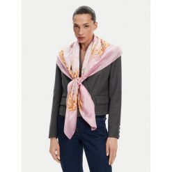Chusta Guess. Czerwone chusty Guess, z aplikacjami. Za 229.99 zł.