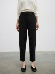 BGN Spodnie w kolorze czarnym rozmiar: 40. Czarne spodnie materiałowe BGN, bez wzorów, z materiału, z podwyższonym stanem. Za 145.26 zł.